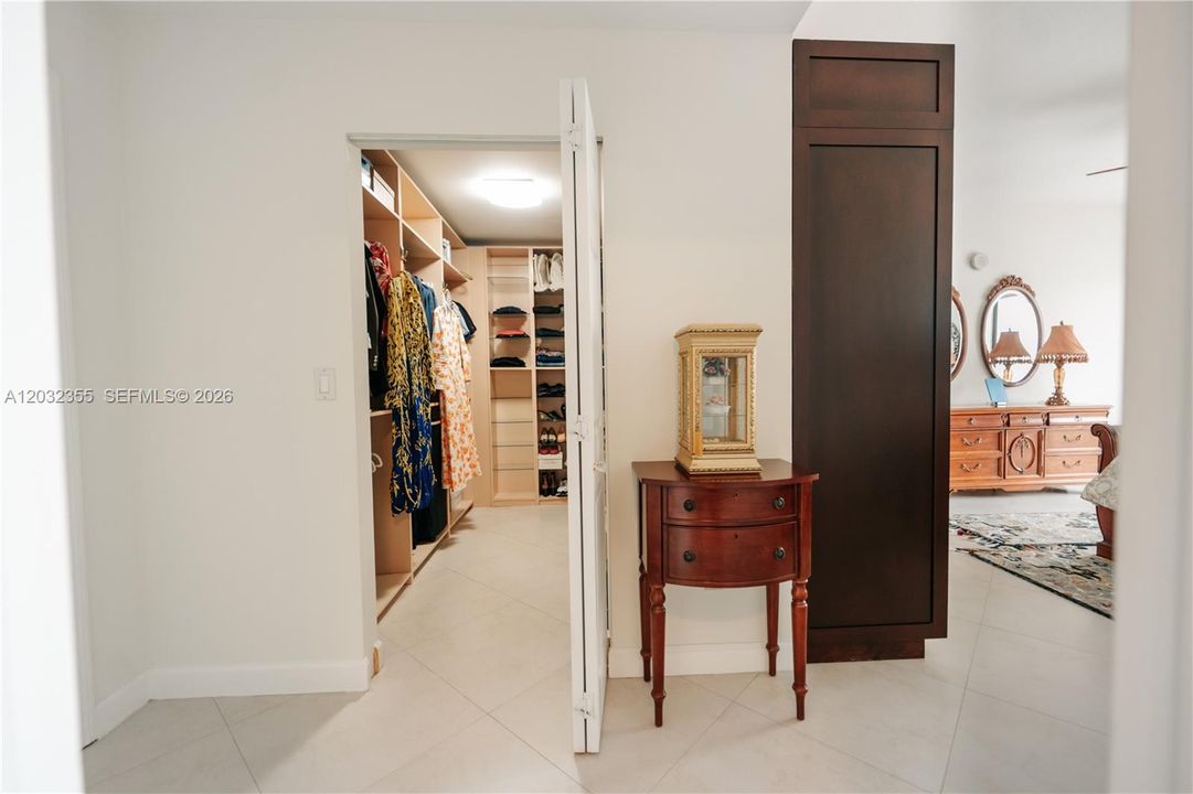 For Sale: $738,000 (2 beds, 2 baths, 1925 Square Feet)