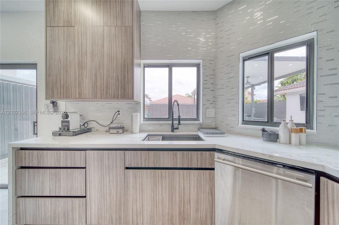 For Sale: $665,000 (3 beds, 2 baths, 1772 Square Feet)