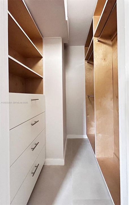 For Rent: $1,700 (1 beds, 1 baths, 480 Square Feet)