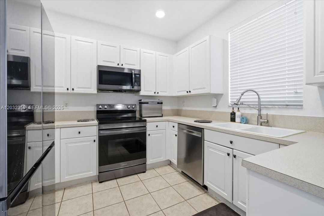 For Sale: $554,990 (3 beds, 2 baths, 1784 Square Feet)