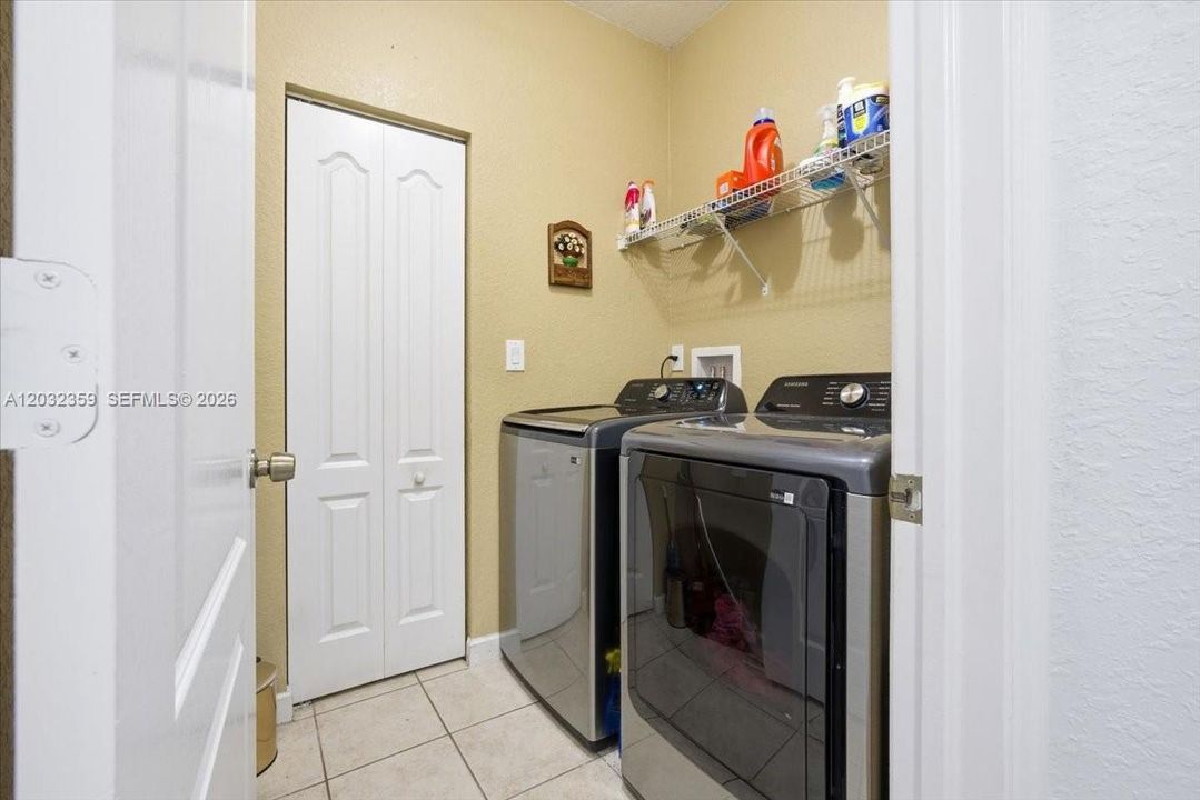 For Sale: $554,990 (3 beds, 2 baths, 1784 Square Feet)