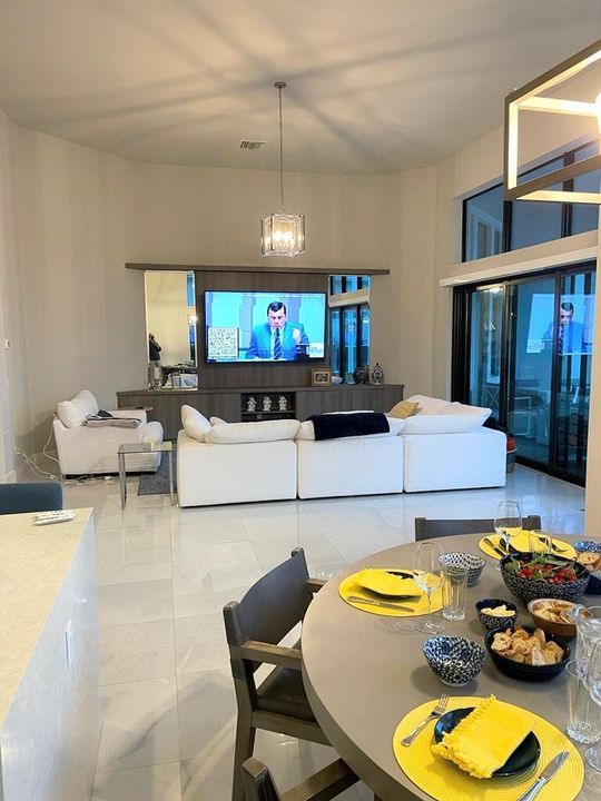 Breakfast Area to Family Room