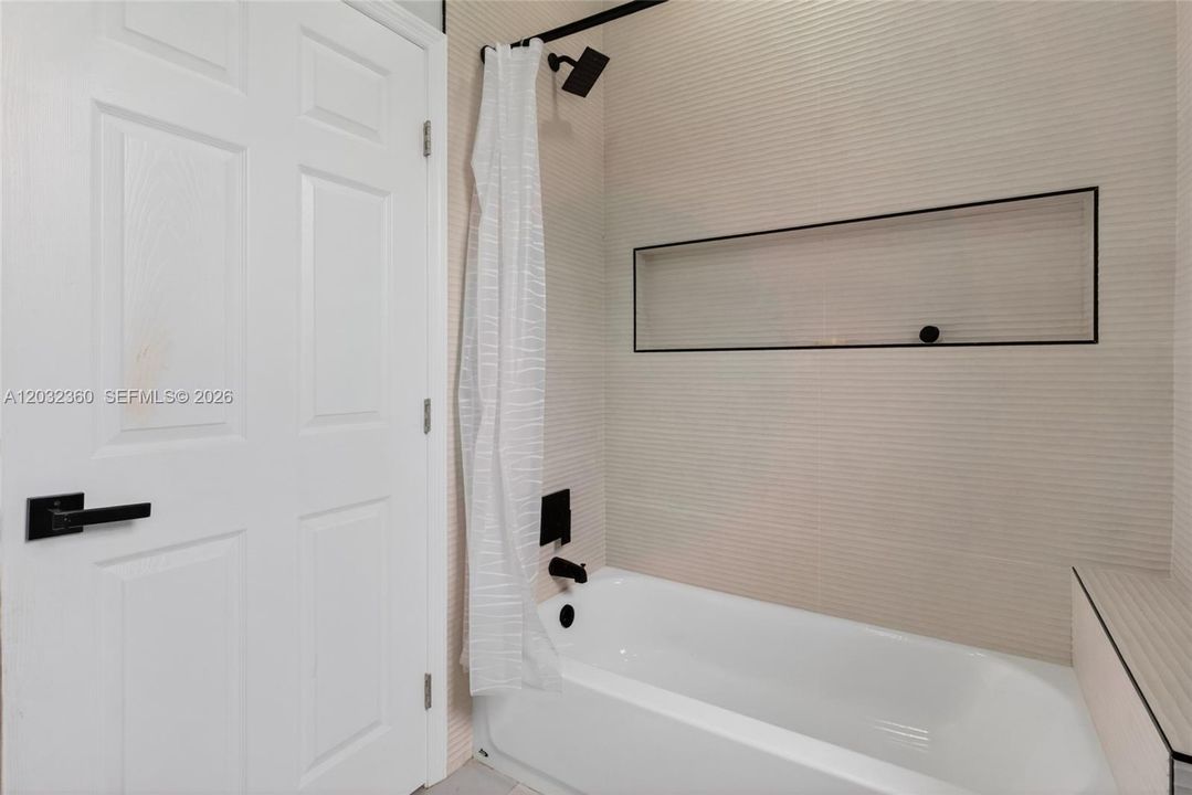 En Renta: $8,990 (5 camas, 4 baños, 3408 Pies cuadrados)