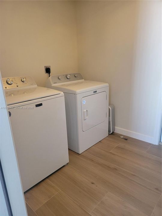 For Rent: $3,599 (2 beds, 1 baths, 1096 Square Feet)