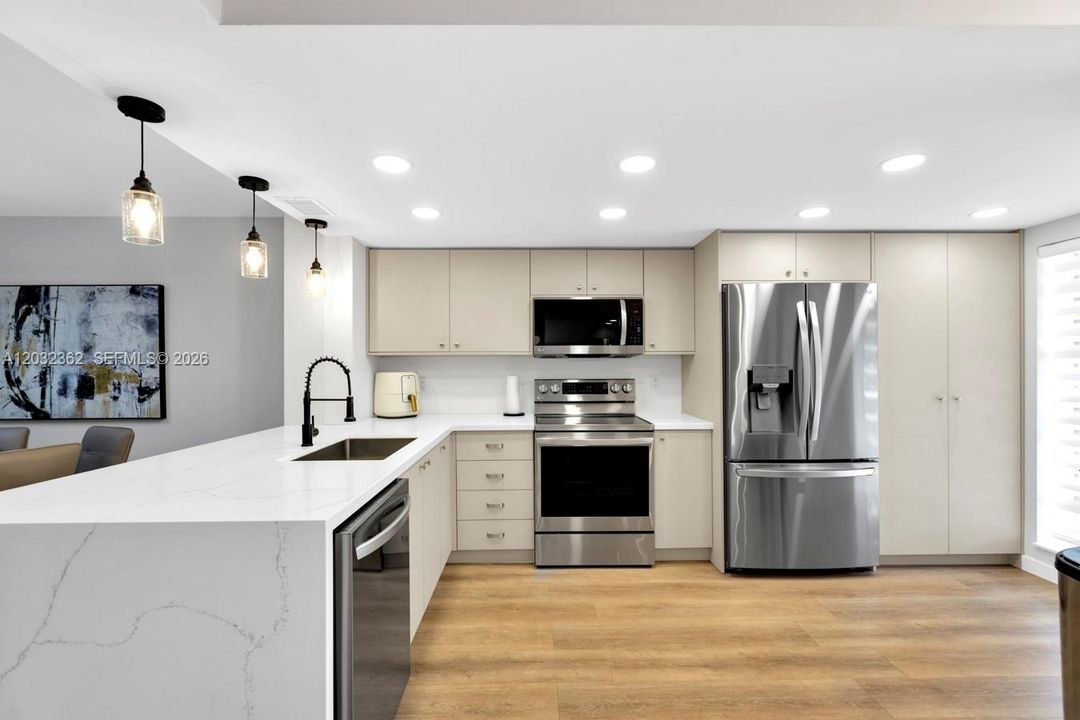 For Sale: $294,900 (2 beds, 2 baths, 1150 Square Feet)