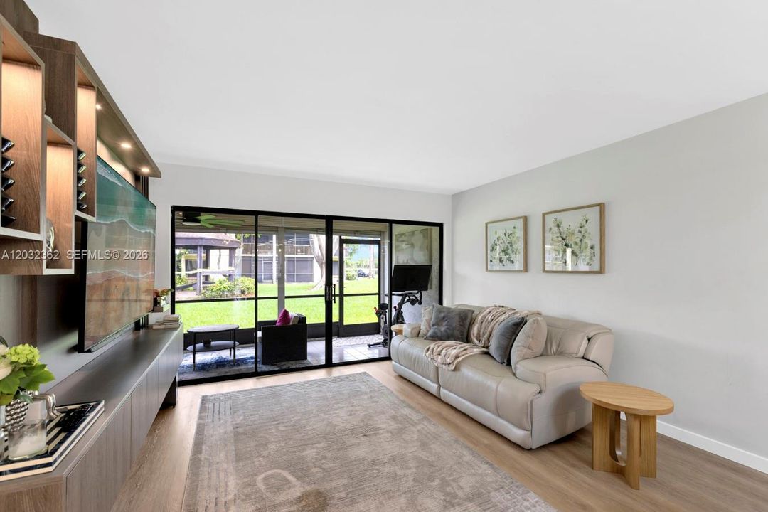 For Sale: $294,900 (2 beds, 2 baths, 1150 Square Feet)
