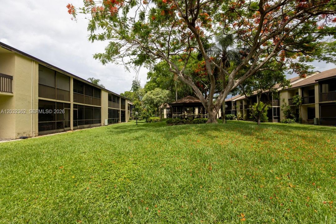 For Sale: $294,900 (2 beds, 2 baths, 1150 Square Feet)