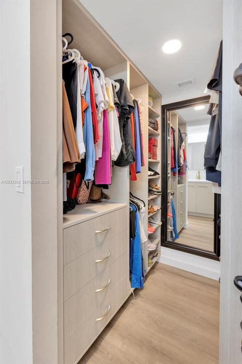 For Sale: $294,900 (2 beds, 2 baths, 1150 Square Feet)