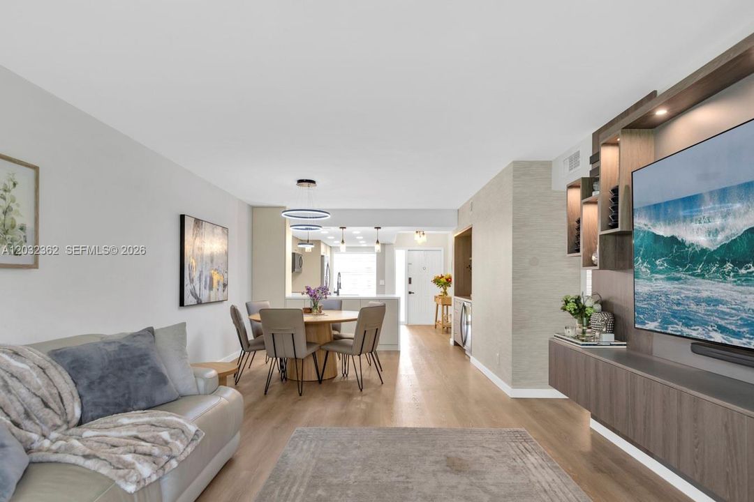 For Sale: $294,900 (2 beds, 2 baths, 1150 Square Feet)