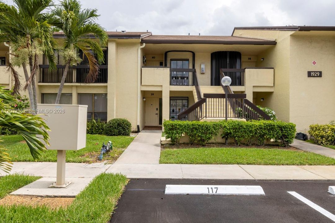 For Sale: $294,900 (2 beds, 2 baths, 1150 Square Feet)