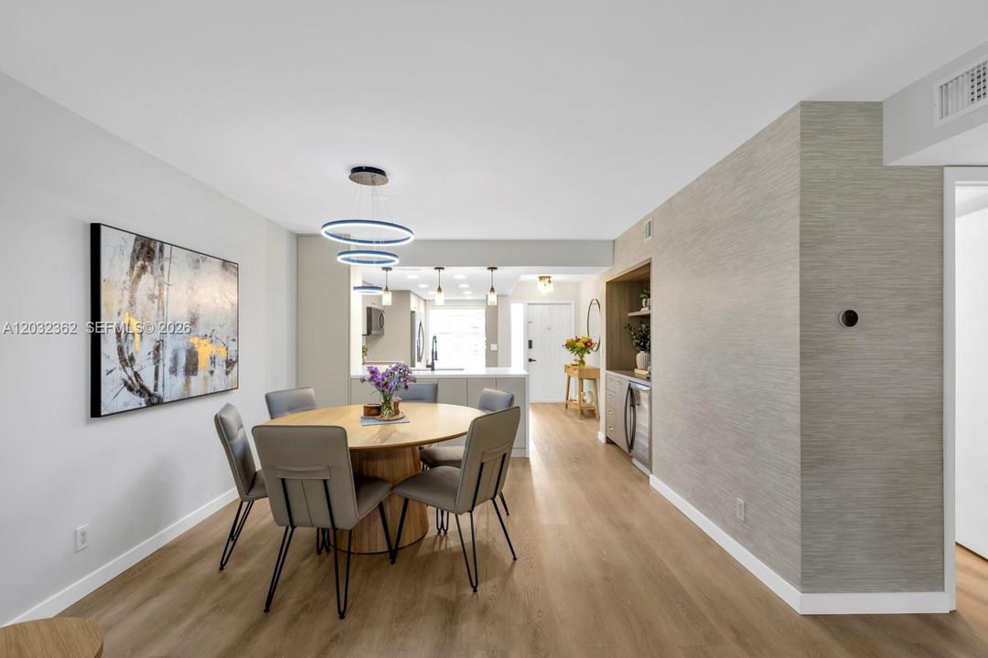 For Sale: $294,900 (2 beds, 2 baths, 1150 Square Feet)