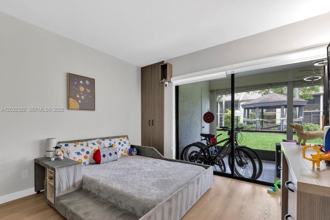 For Sale: $294,900 (2 beds, 2 baths, 1150 Square Feet)