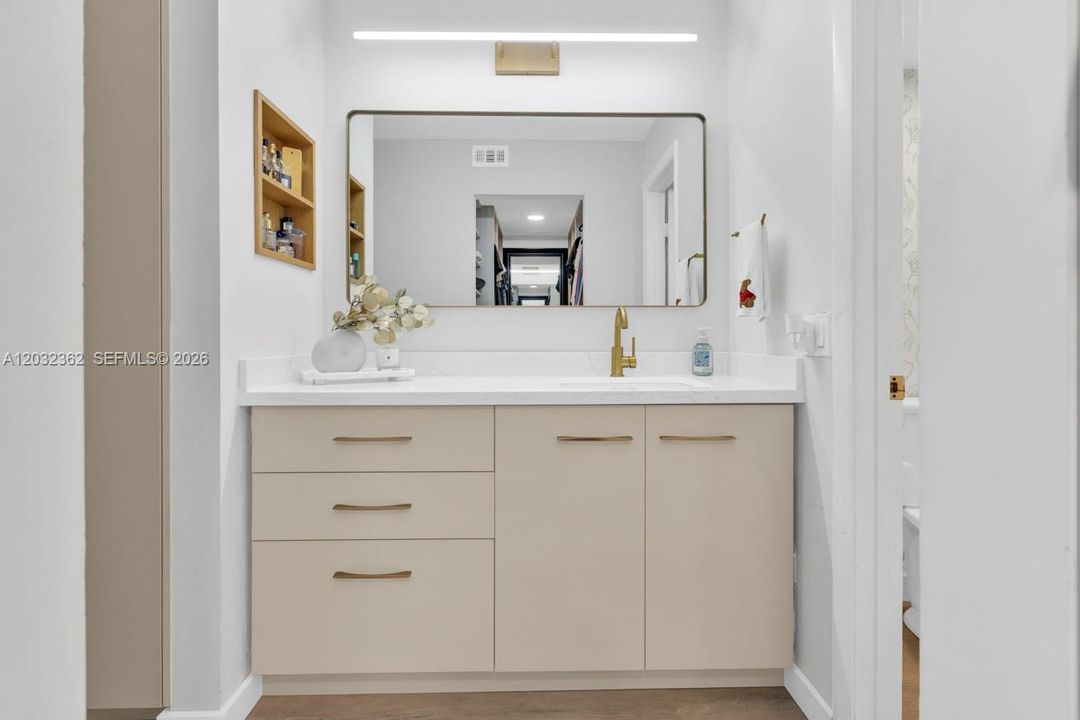For Sale: $294,900 (2 beds, 2 baths, 1150 Square Feet)