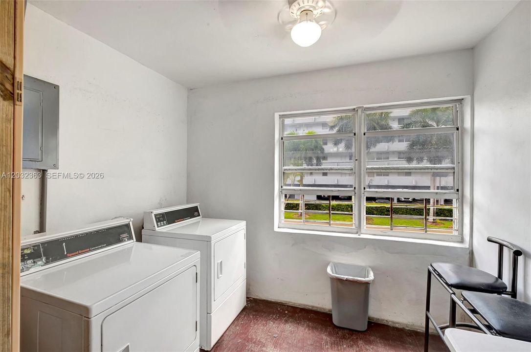 For Rent: $1,890 (1 beds, 1 baths, 865 Square Feet)