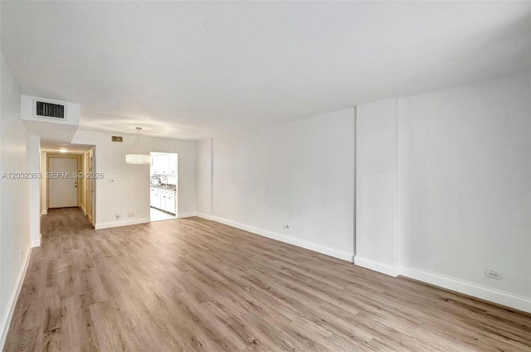 For Rent: $1,890 (1 beds, 1 baths, 865 Square Feet)