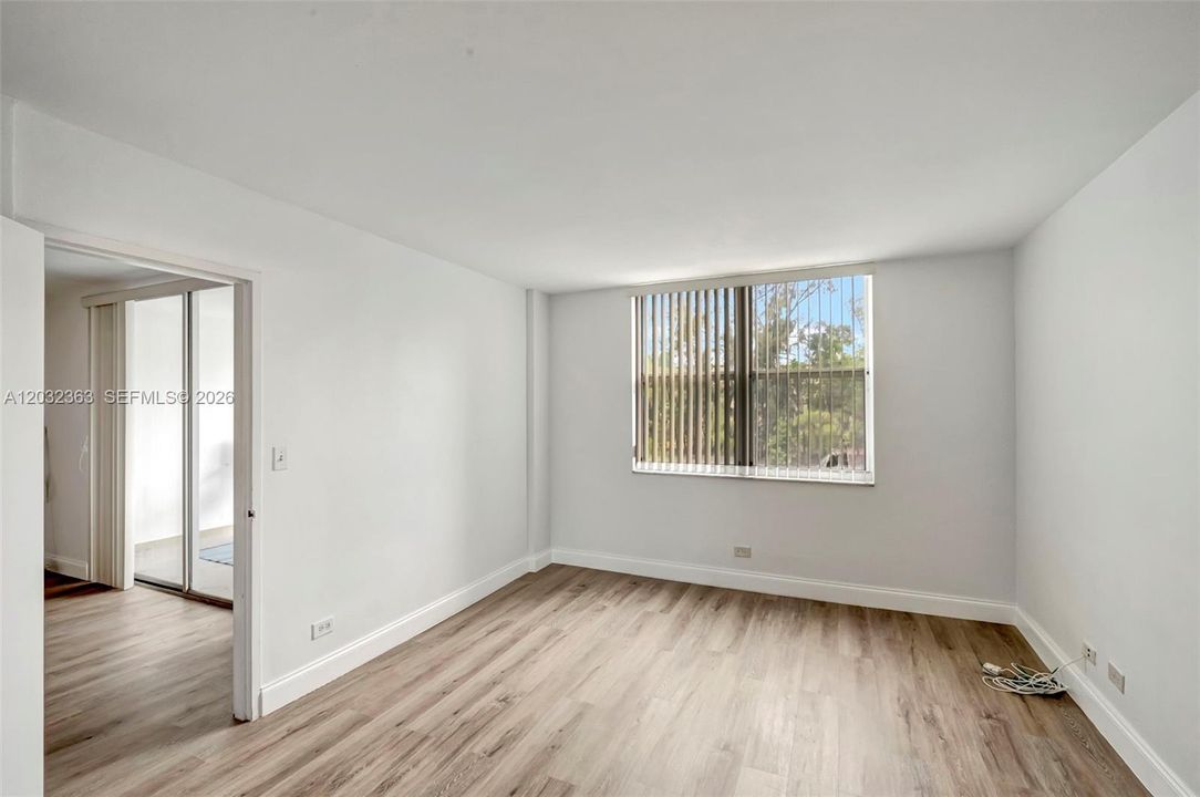 For Rent: $1,890 (1 beds, 1 baths, 865 Square Feet)