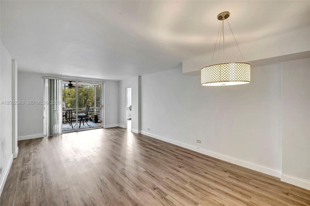 For Rent: $1,890 (1 beds, 1 baths, 865 Square Feet)