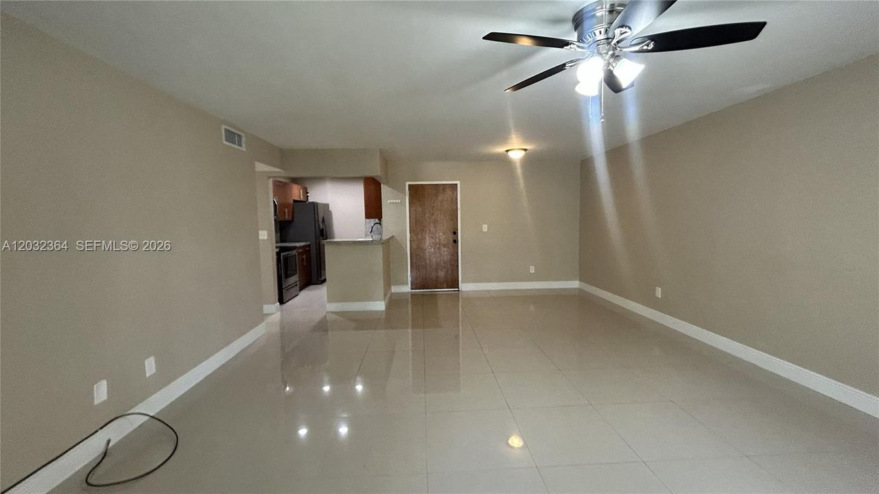 For Rent: $2,200 (2 beds, 1 baths, 891 Square Feet)