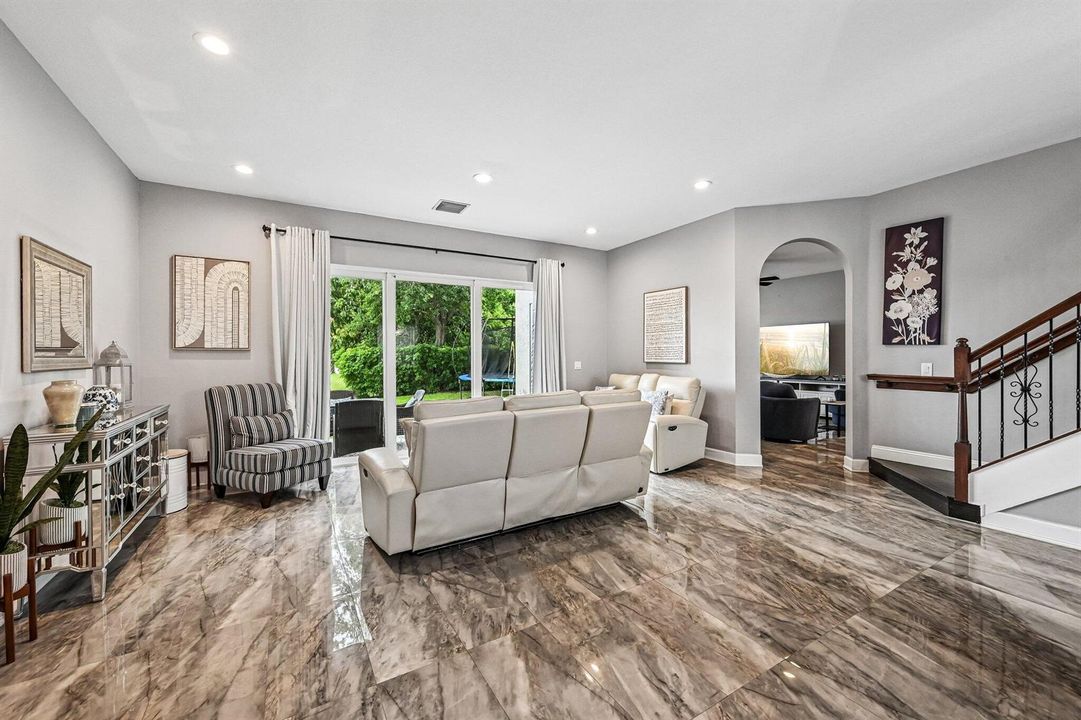 10-web-or-mls-Palisades Dr-S3105-008
