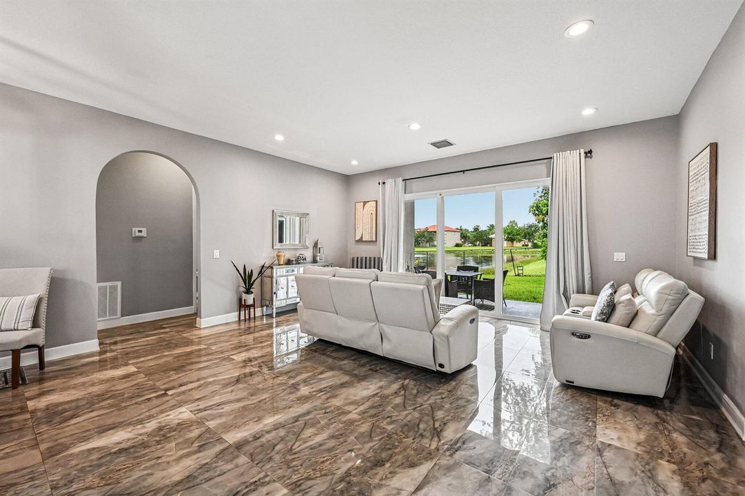 11-web-or-mls-Palisades Dr-S3105-009