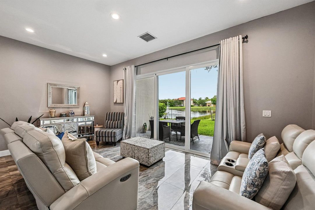 12-web-or-mls-Palisades Dr-S3105-010