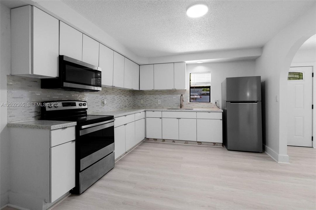 For Sale: $415,000 (3 beds, 2 baths, 1360 Square Feet)