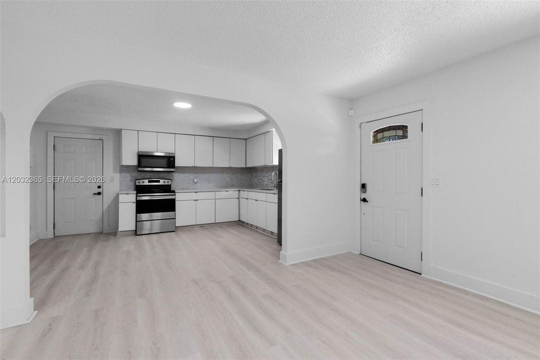 For Sale: $415,000 (3 beds, 2 baths, 1360 Square Feet)