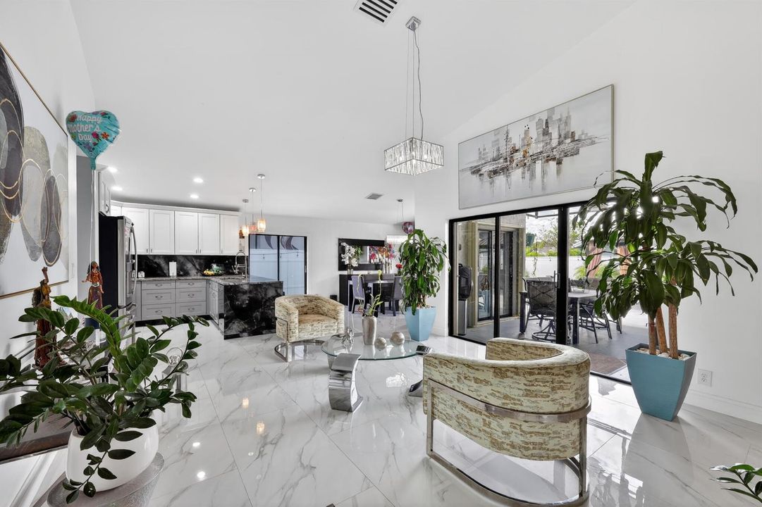 10_11423_Whisper_Sound_Dr-Living_room-00