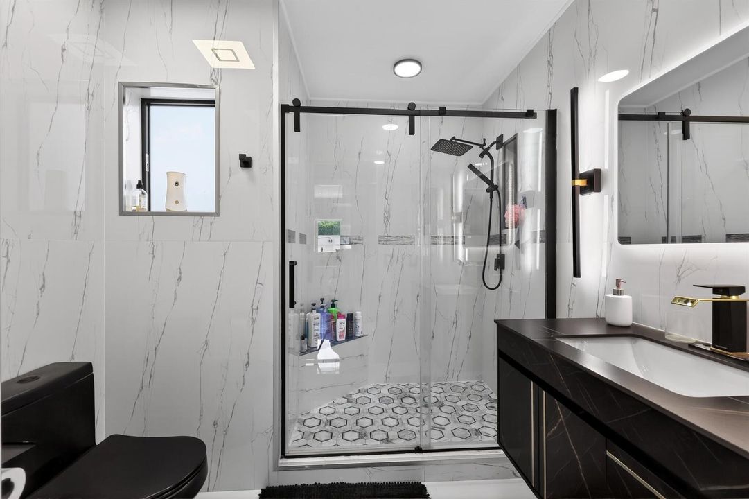 31_11423_Whisper_Sound_Dr-Bathroom-0028