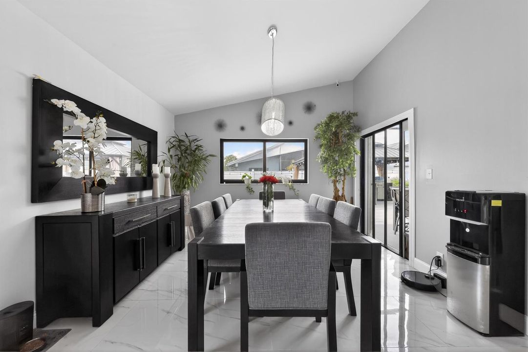 22_11423_Whisper_Sound_Dr-Dining_room-00