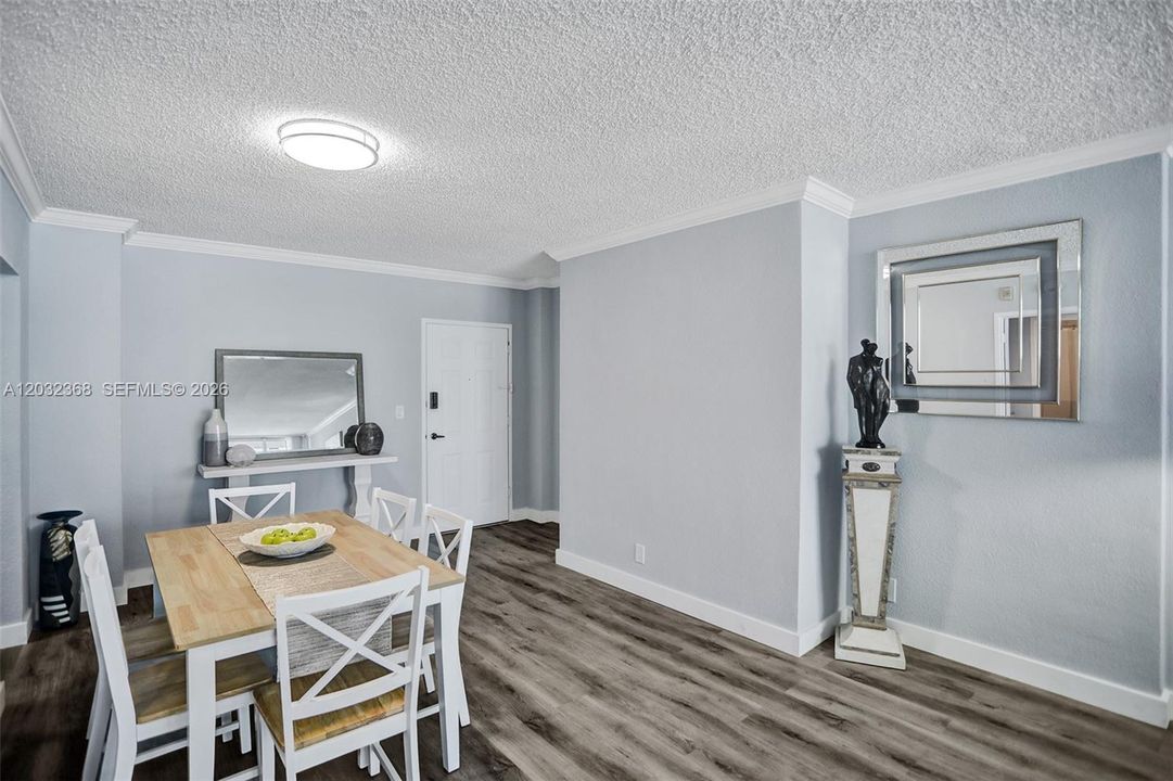 For Rent: $2,700 (1 beds, 1 baths, 835 Square Feet)
