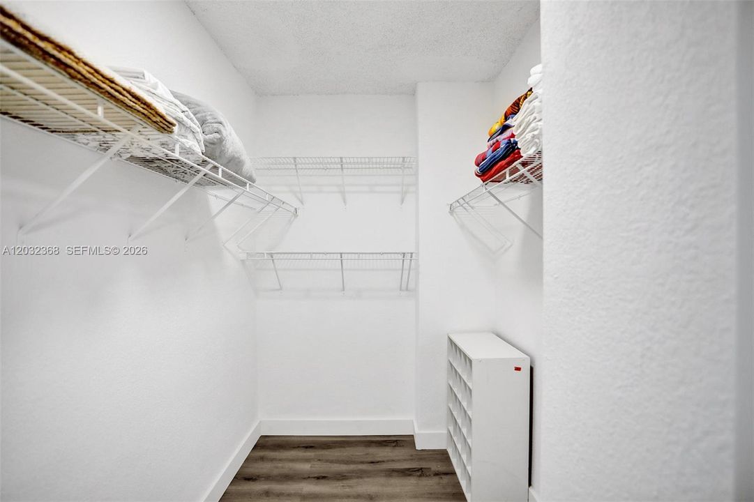For Rent: $2,700 (1 beds, 1 baths, 835 Square Feet)