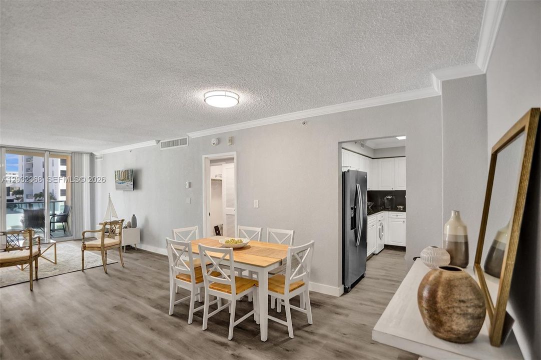 For Rent: $2,700 (1 beds, 1 baths, 835 Square Feet)