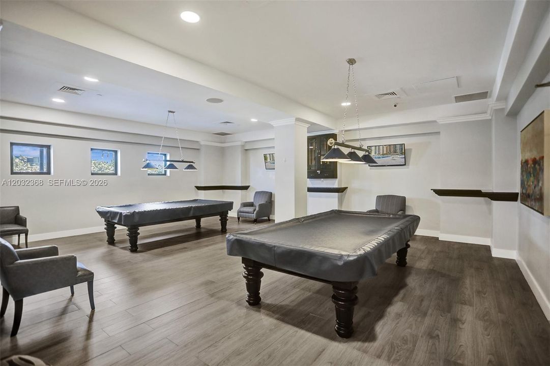 For Rent: $2,700 (1 beds, 1 baths, 835 Square Feet)