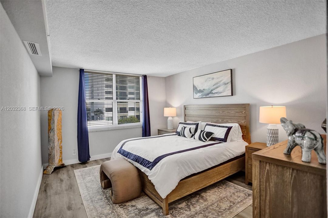 For Rent: $2,700 (1 beds, 1 baths, 835 Square Feet)