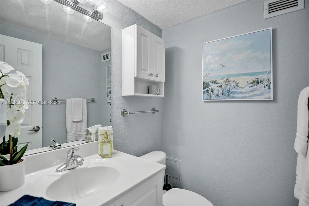 For Rent: $2,700 (1 beds, 1 baths, 835 Square Feet)