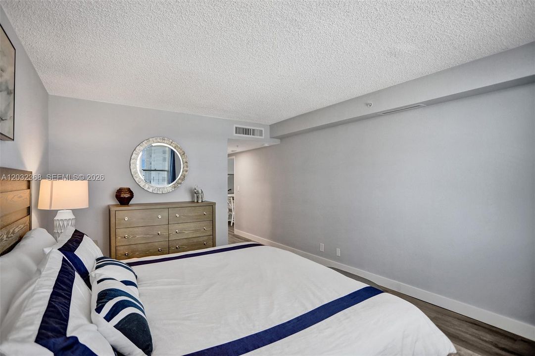For Rent: $2,700 (1 beds, 1 baths, 835 Square Feet)