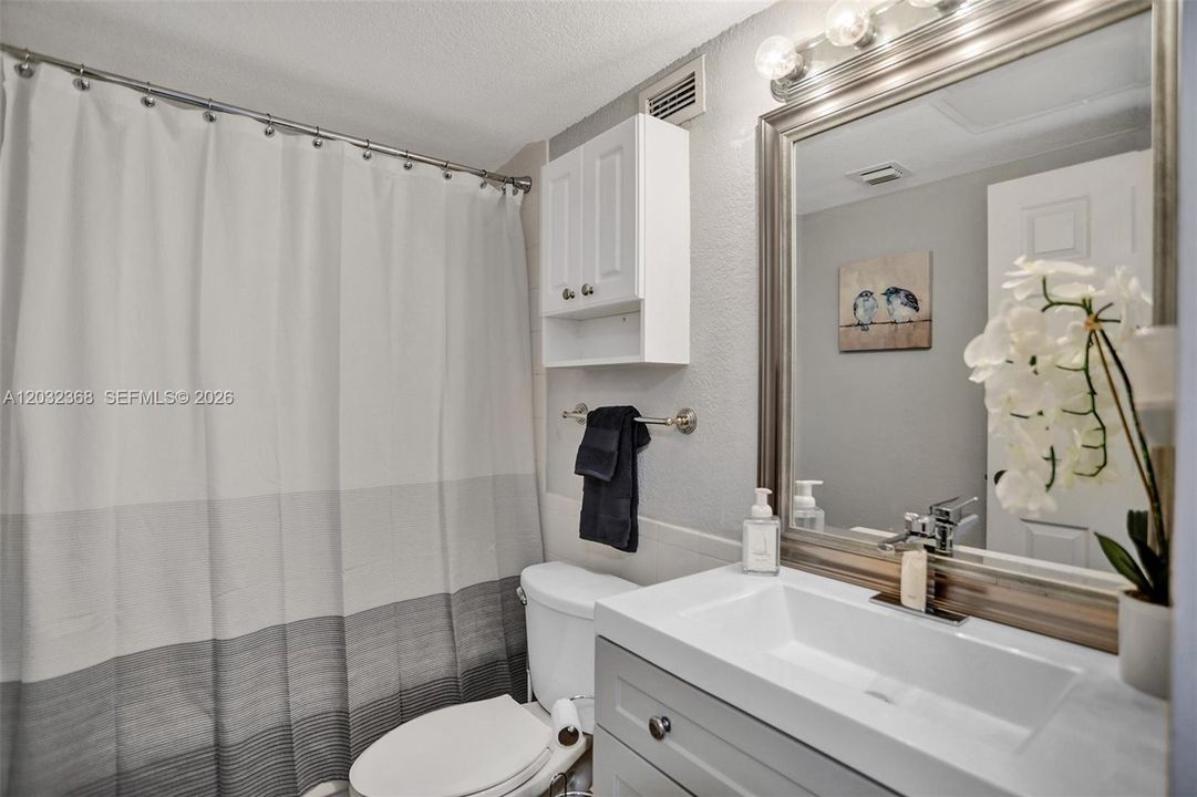 For Rent: $2,700 (1 beds, 1 baths, 835 Square Feet)