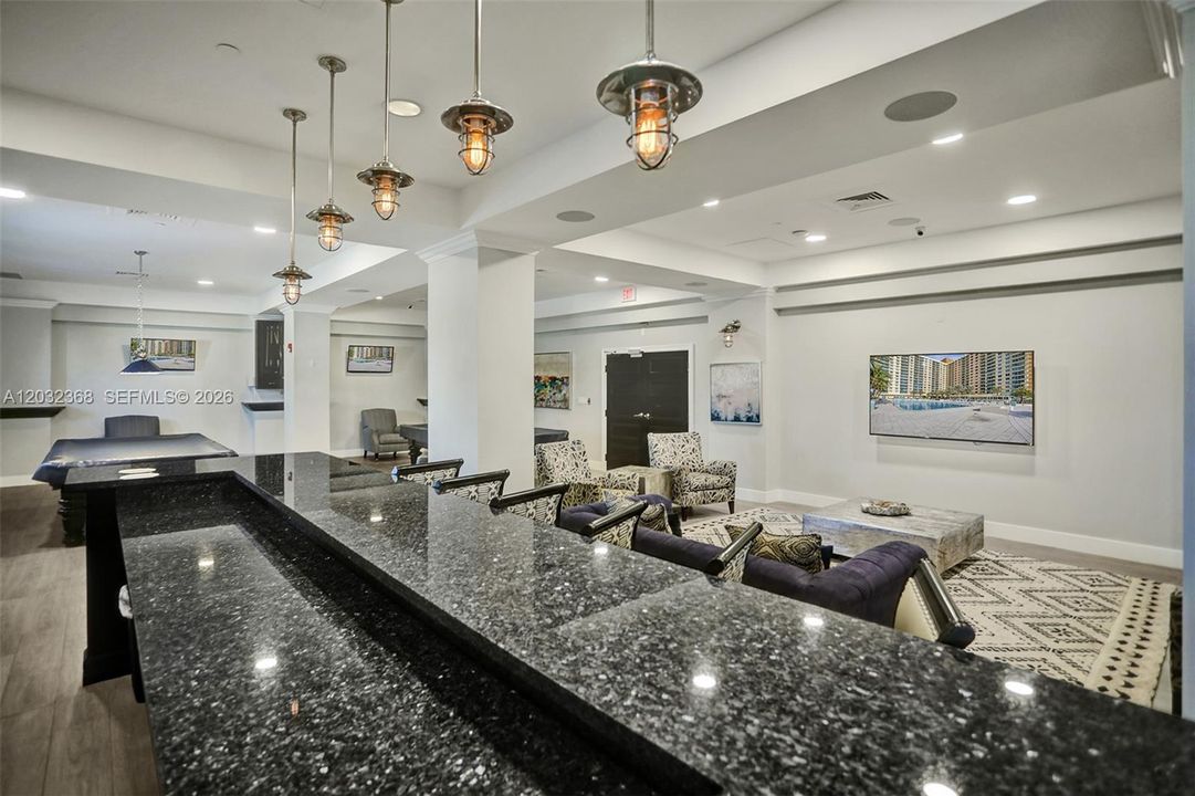For Rent: $2,700 (1 beds, 1 baths, 835 Square Feet)