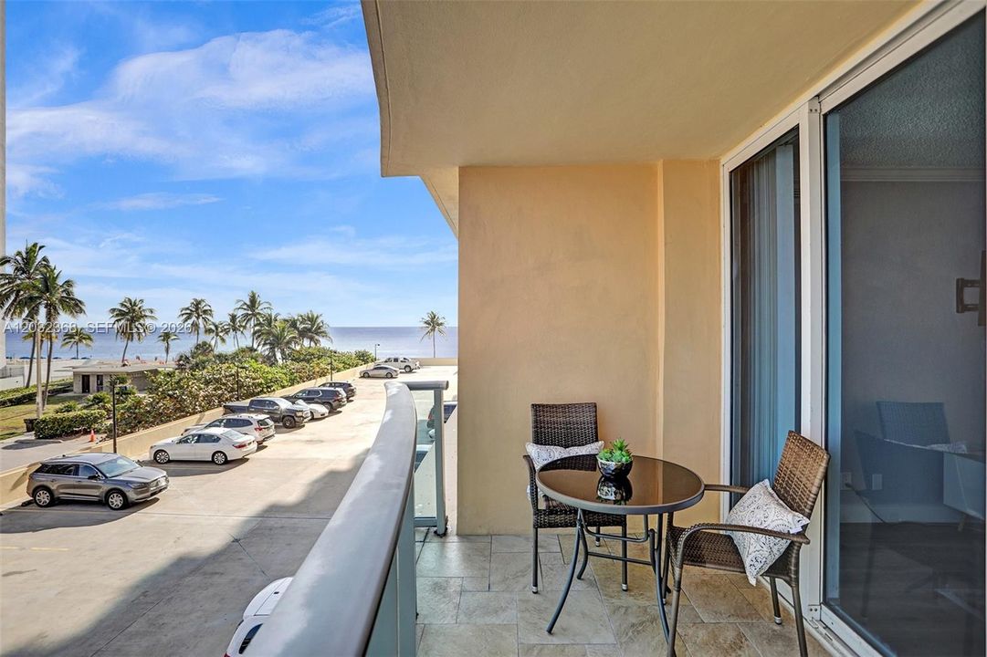 For Rent: $2,700 (1 beds, 1 baths, 835 Square Feet)
