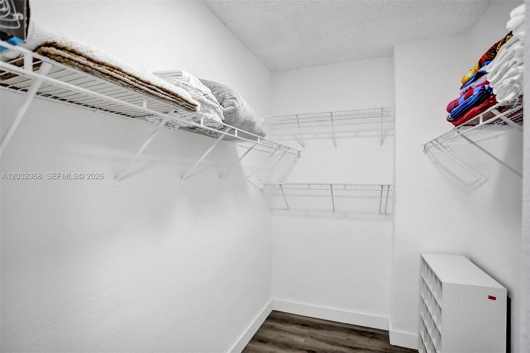 For Rent: $2,700 (1 beds, 1 baths, 835 Square Feet)
