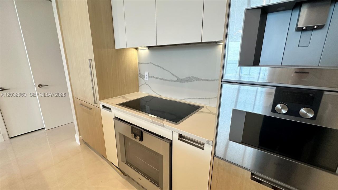 For Sale: $4,299,000 (2 beds, 2 baths, 1571 Square Feet)