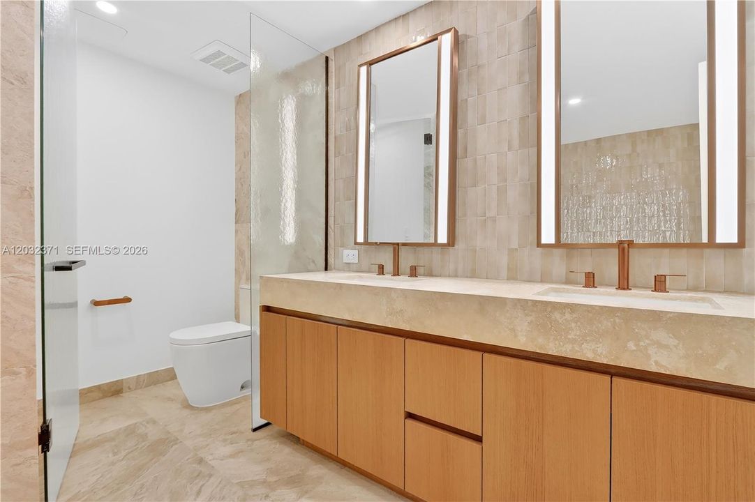 For Sale: $3,050,000 (2 beds, 2 baths, 1756 Square Feet)