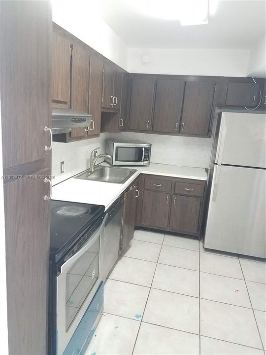 For Rent: $2,000 (2 beds, 2 baths, 1081 Square Feet)