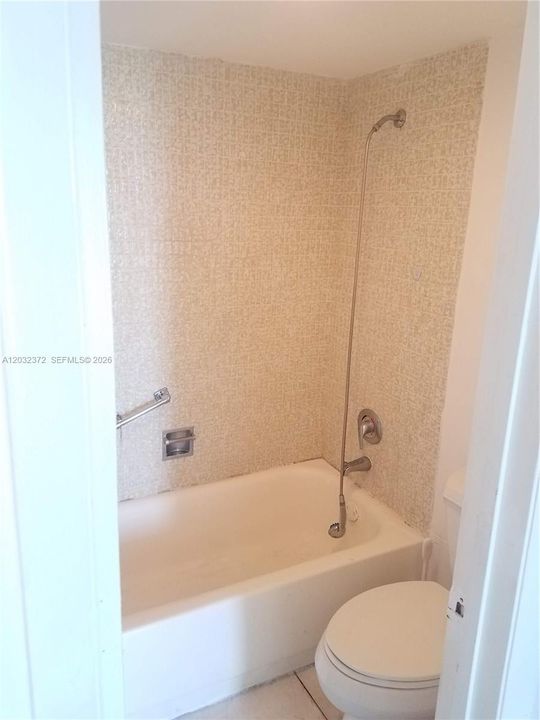 For Rent: $2,000 (2 beds, 2 baths, 1081 Square Feet)