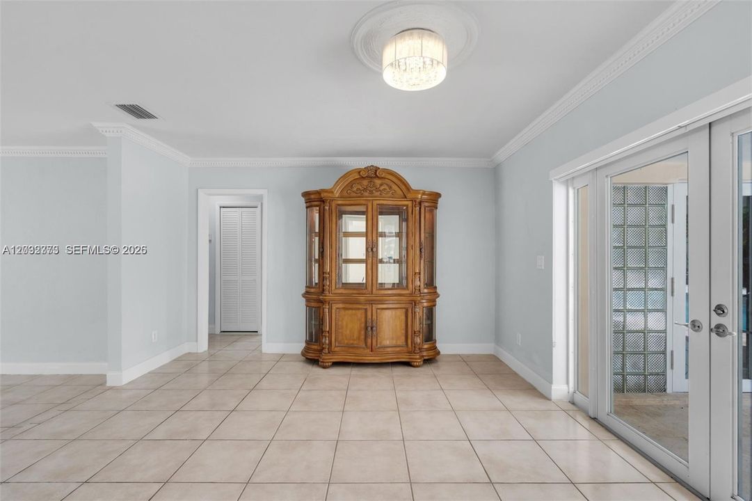 En Renta: $4,490 (4 camas, 2 baños, 3058 Pies cuadrados)