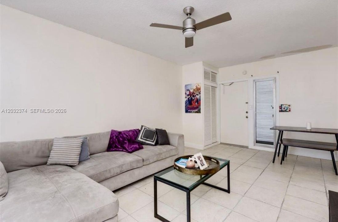 For Sale: $194,000 (1 beds, 1 baths, 710 Square Feet)