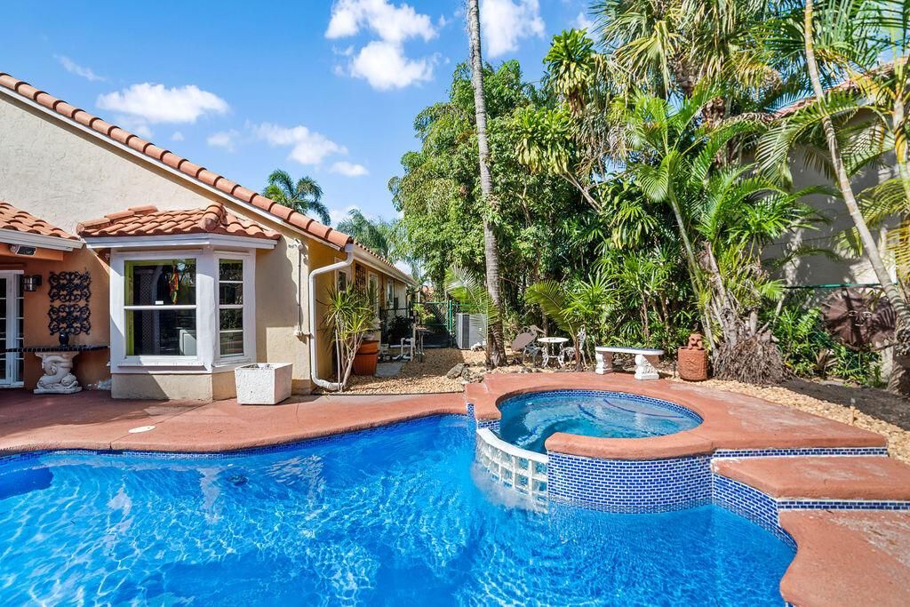 Heated pool & spas
