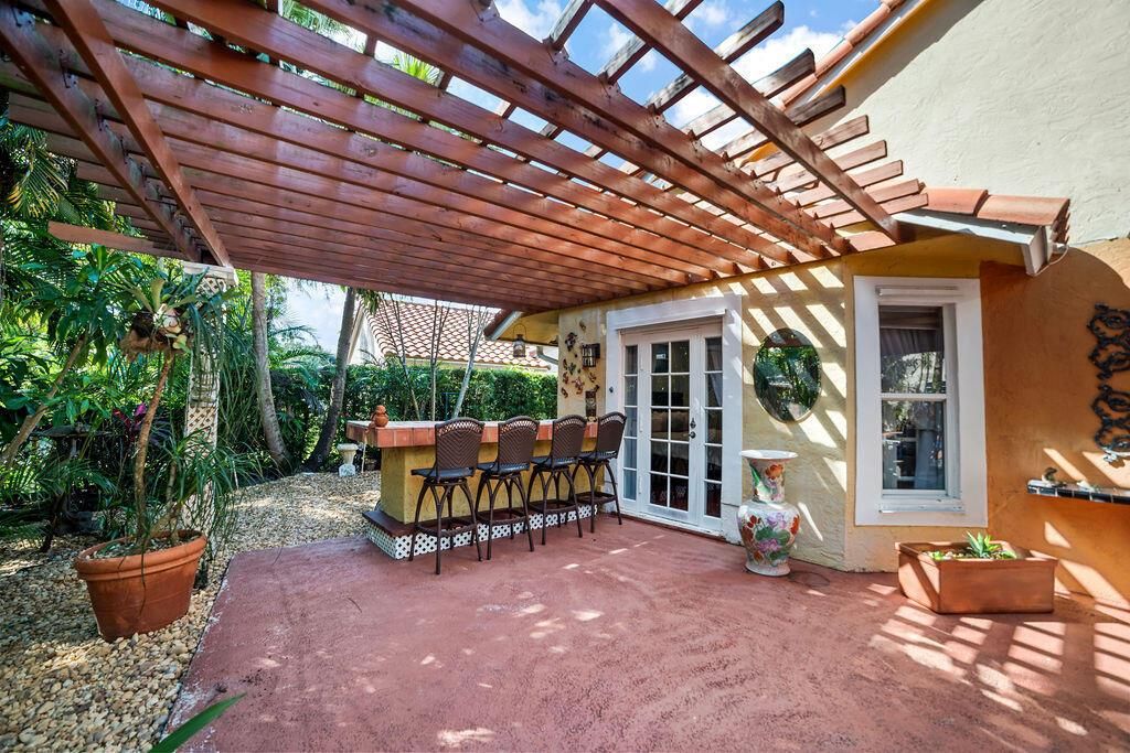 Decorative trellis.