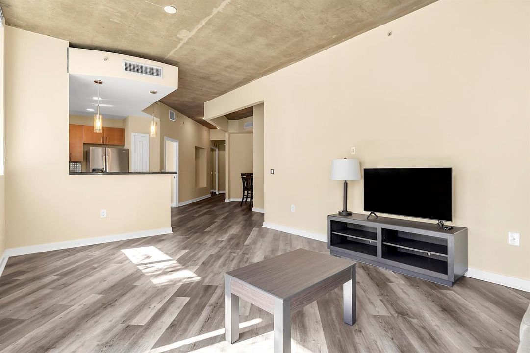 300 S. Australian Ave # 618 - 485